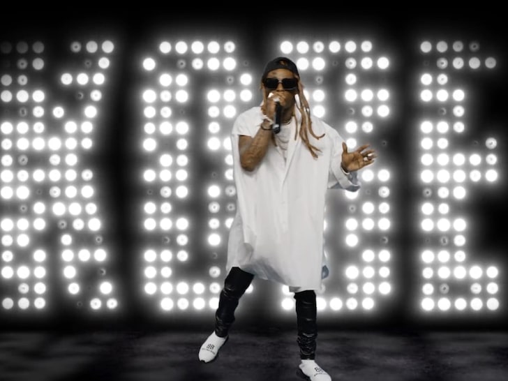 Lil Wayne Performs ‘Kobe Bryant’ Tribute At BET Awards, ‘Rest In Peace’