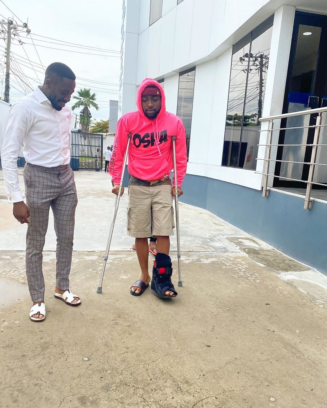 Davido confined to crutches after sustaining leg injury