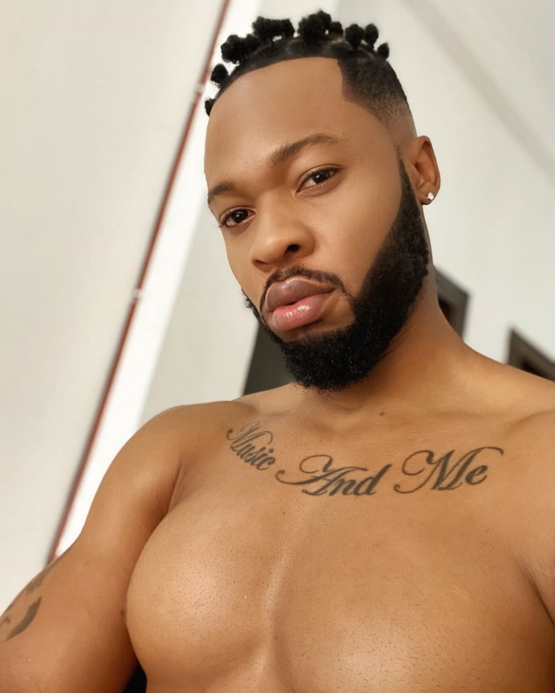 Singer, Flavour Sets To Marry His First Babymama, Sandra